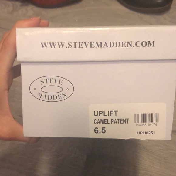 STEVE MADDEN in box nude strappy heels - Picture 4 of 4